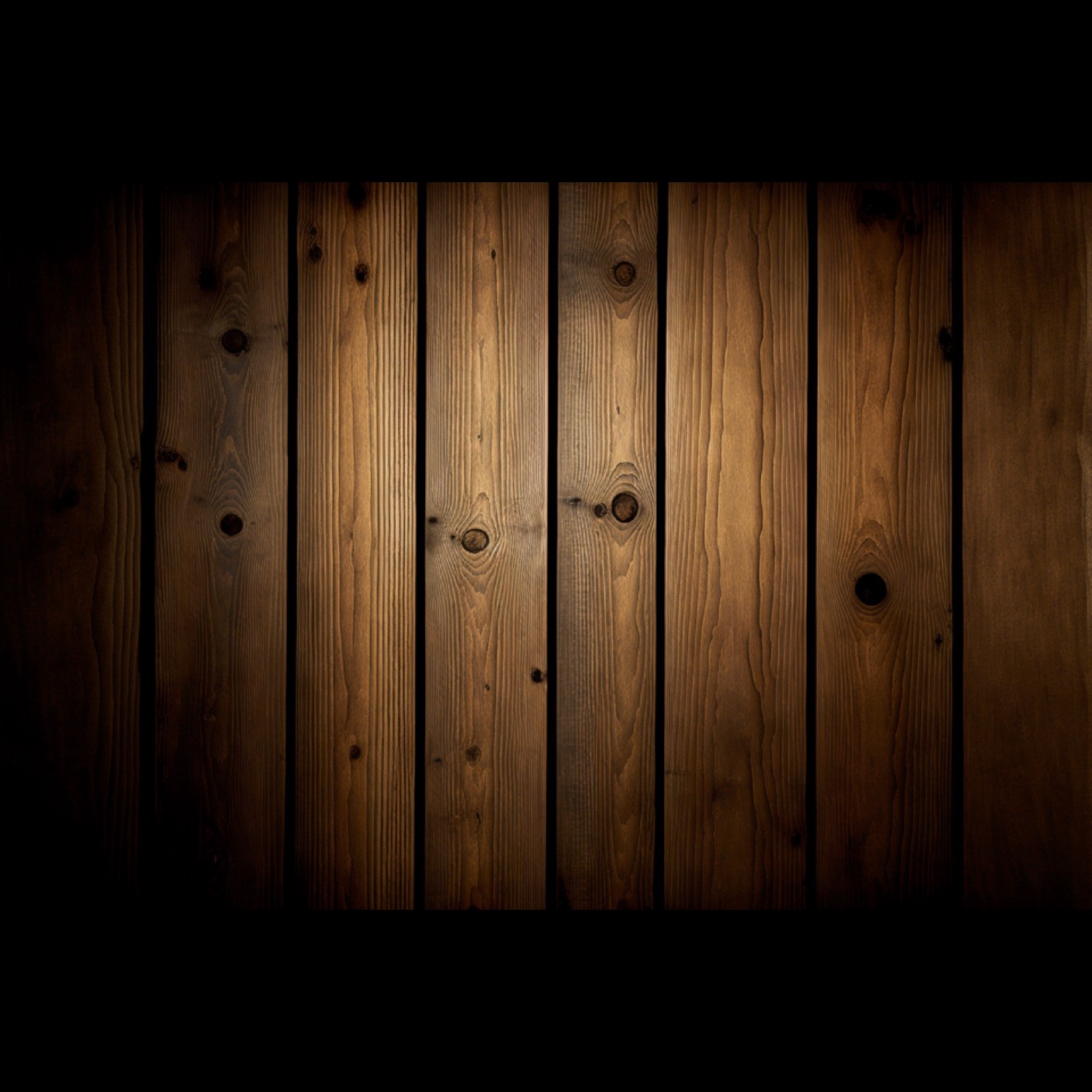 La Flerre base notes — wood, amber, musk